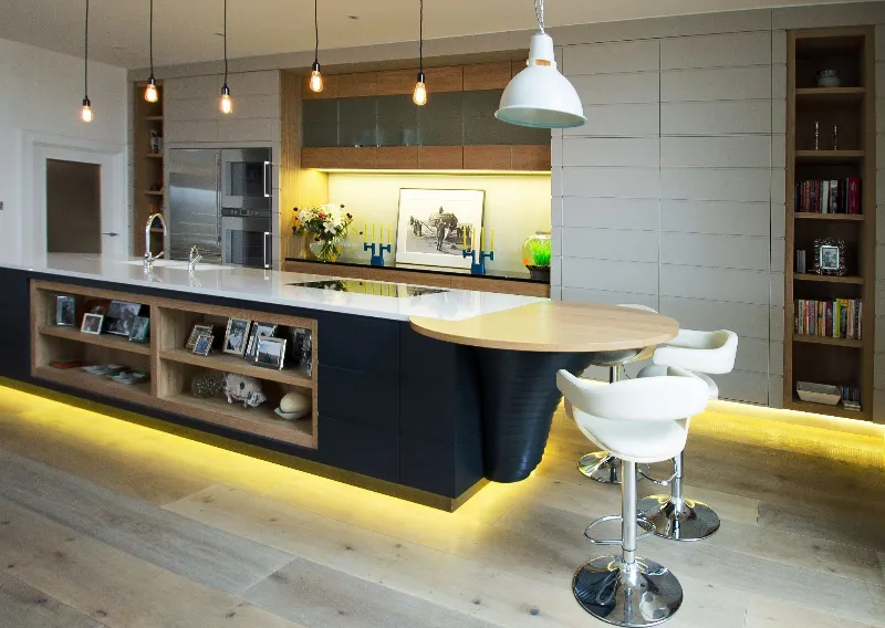 La magia del marrón: cómo utilizar esta tonalidad en la decoración de tu cocina