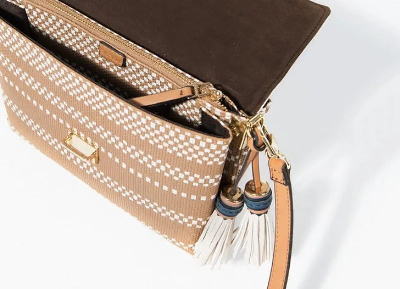 El marrón en el mundo de la moda retro, una apuesta segura